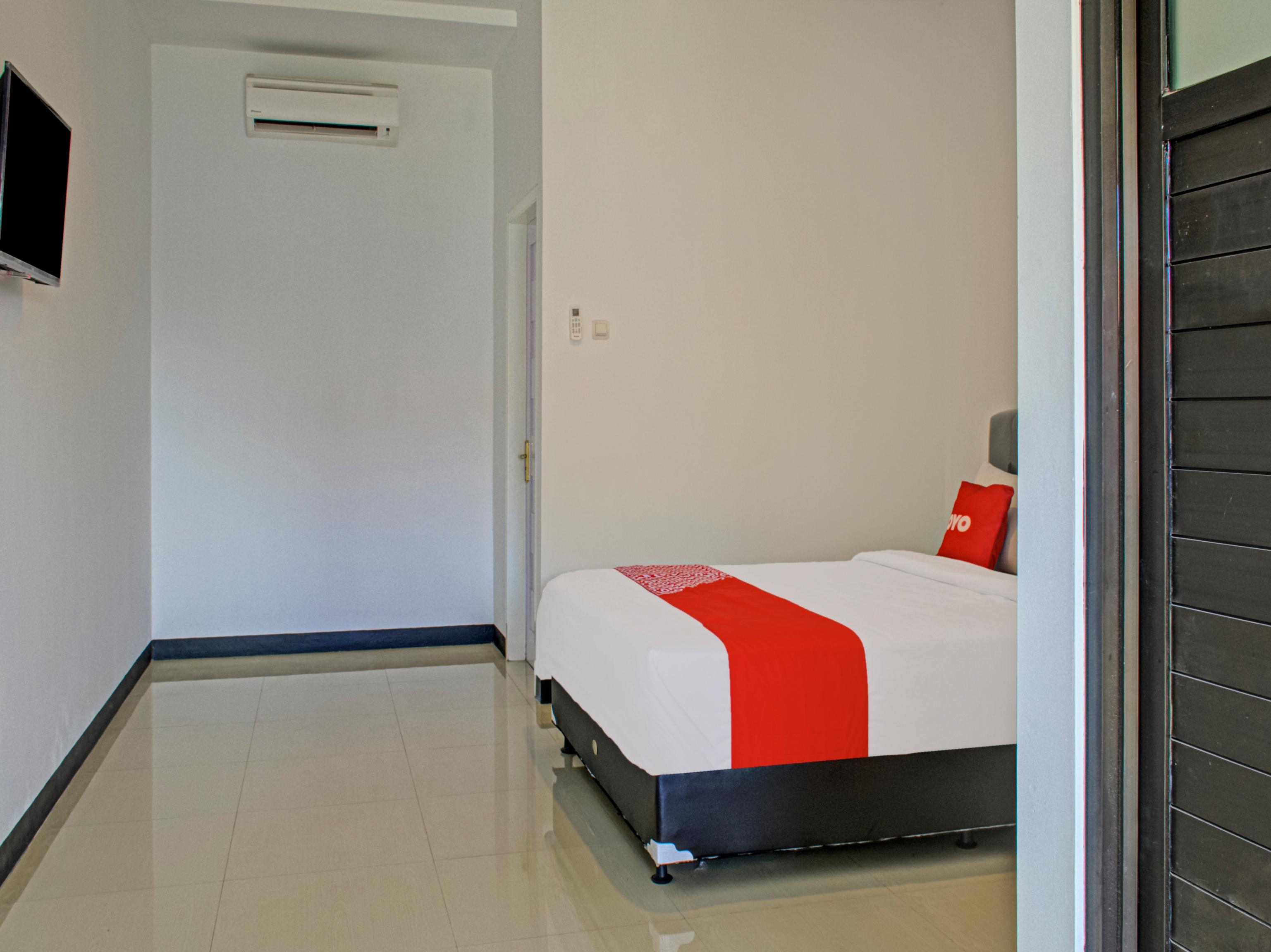 Oyo 3841 Wisma 25 Cilacap Extérieur photo