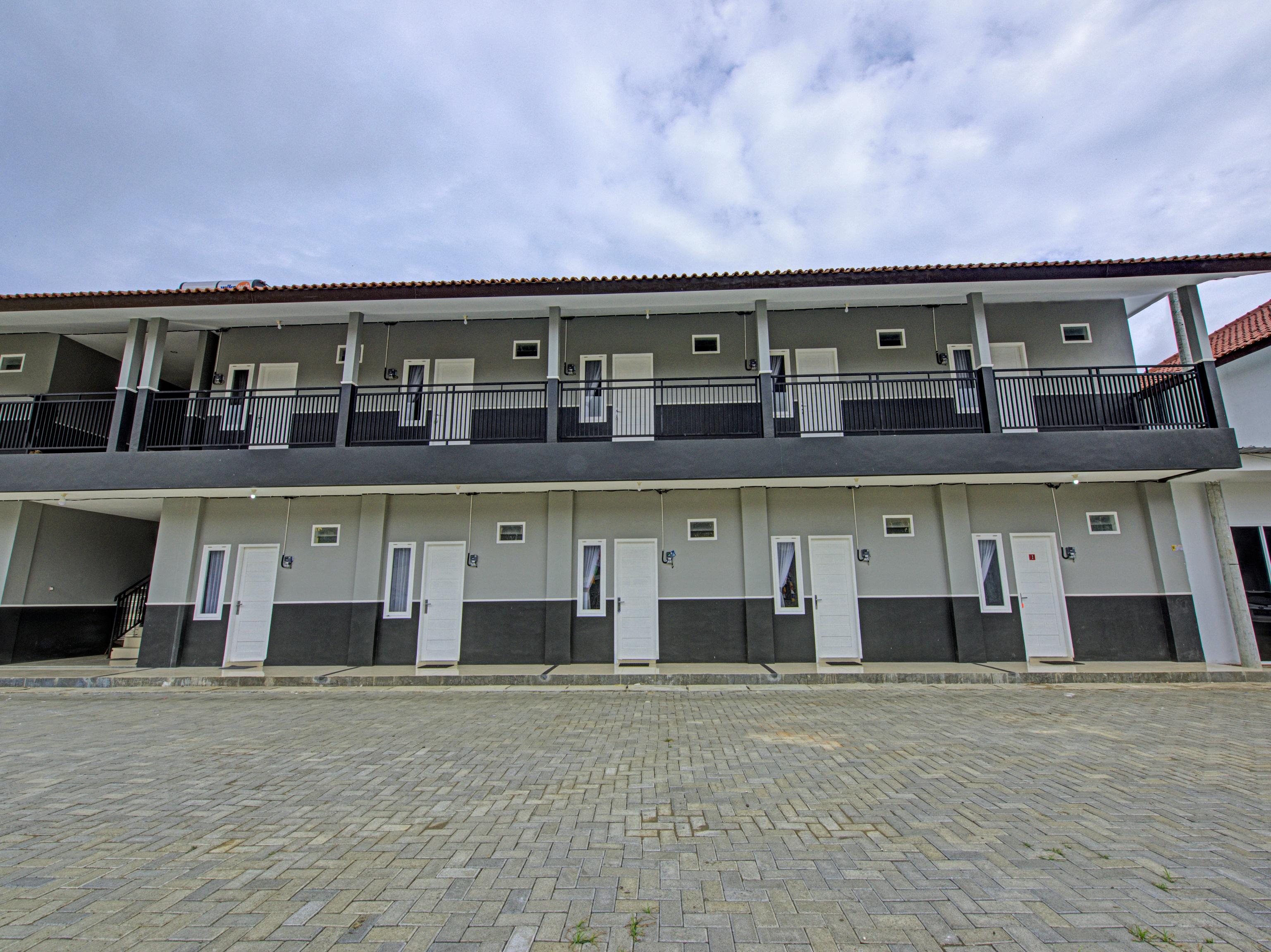 Oyo 3841 Wisma 25 Cilacap Extérieur photo