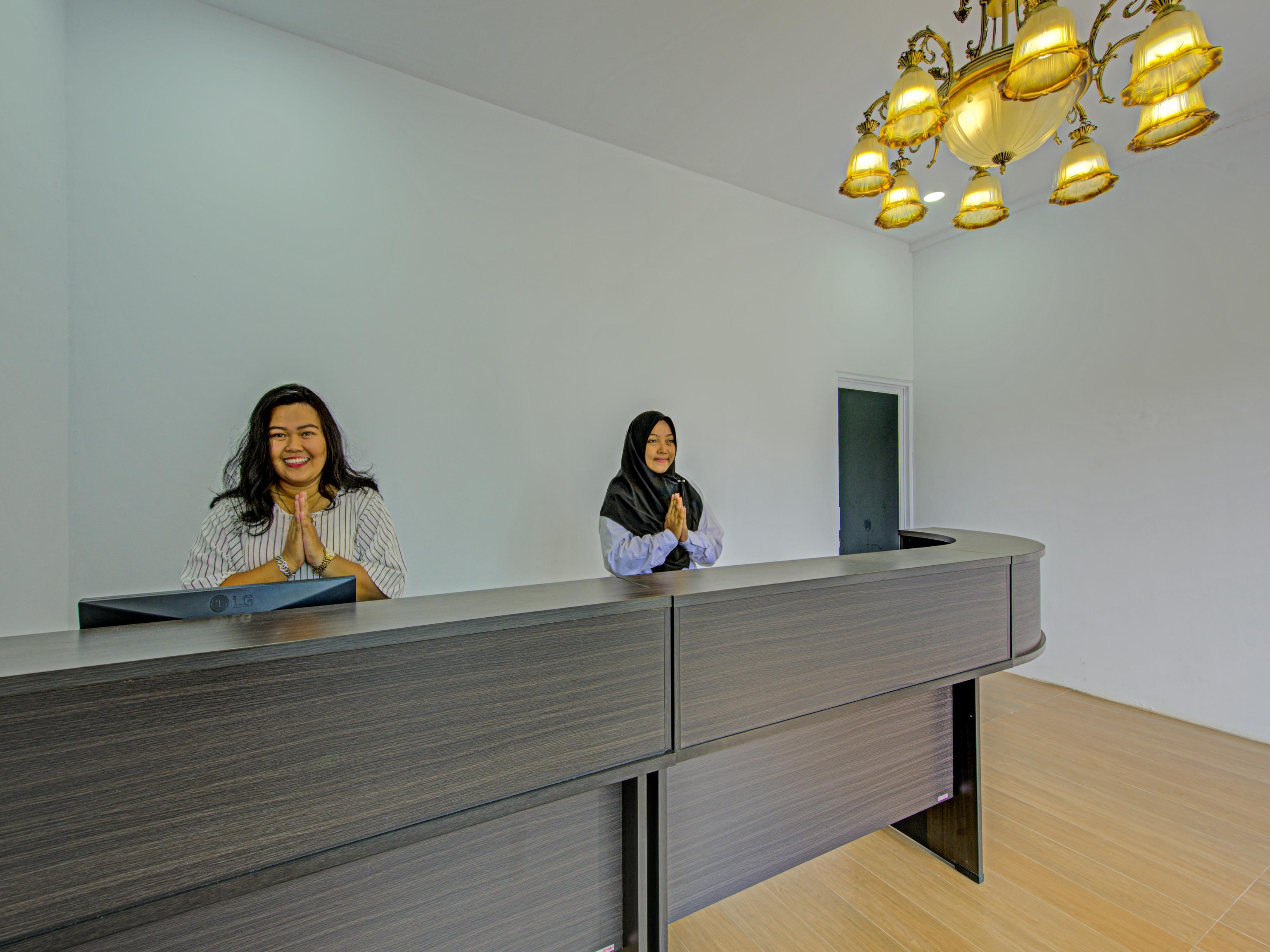 Oyo 3841 Wisma 25 Cilacap Extérieur photo